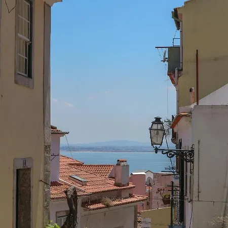 Indigo Moon's Secret Sanctuary In Alfama Lisboa