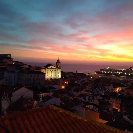 Indigo Moon's Secret Sanctuary In Alfama Apartmán *